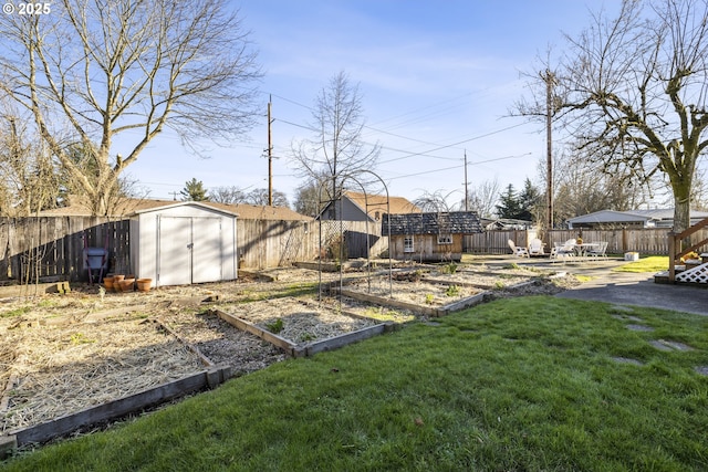 view of yard with a storage unit