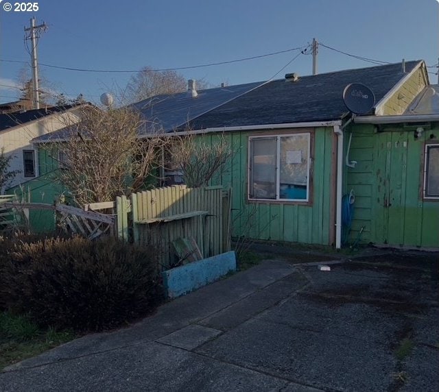 710 Laurel St, Florence, OR 97439 - view of side of property with board and batten siding and a shingled roof