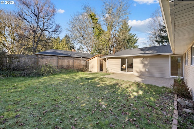 view of yard with a patio area