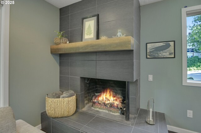 1842 SW Lobelia St, Portland, OR 97219 - detailed view of a large fireplace and baseboards