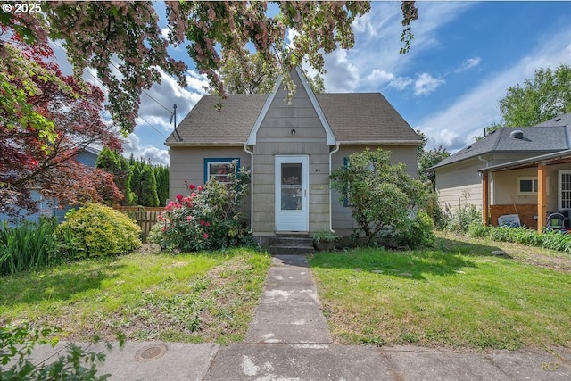 146 NE Jefferson St, Hillsboro, OR 97124 - bungalow with entry steps, a shingled roof, a front lawn, and fence