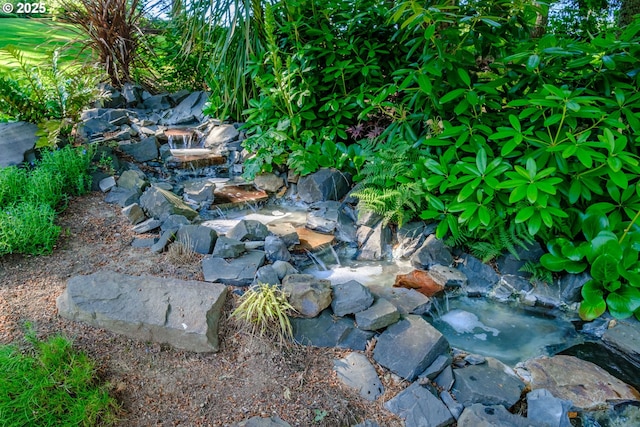 37676 Kathleen Ct, Lebanon, OR 97355 - exterior view of a garden pond