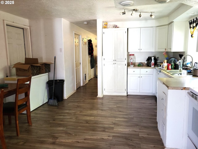 729 NW Evans St, Sheridan, OR 97378 - kitchen with a sink, dark wood-style flooring, white cabinets, stove, and a textured ceiling