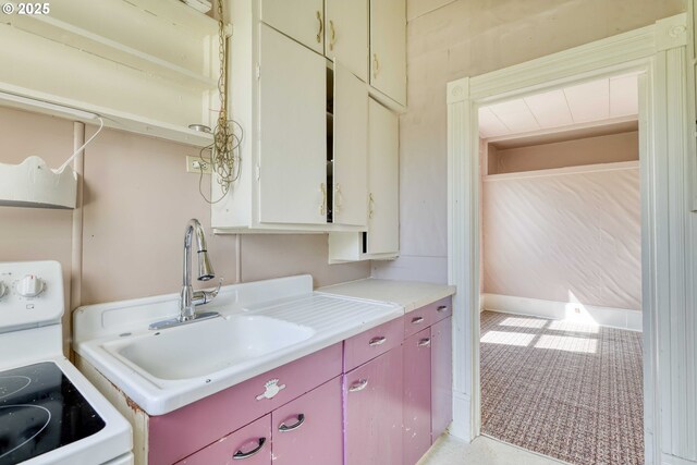 644 4th St, Myrtle Point, OR 97458 - laundry area with laundry area and a sink
