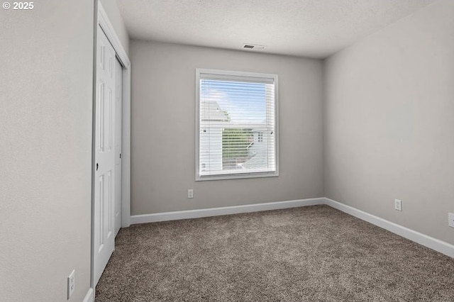 715 Shadowwood Loop, Keizer, OR 97303 - unfurnished bedroom with carpet, a closet, and a textured ceiling