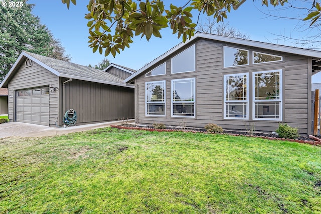 view of front of house with a front lawn and a garage