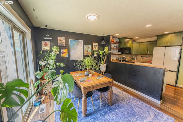 9511 NE 73rd St, Vancouver, WA 98662 - dining area featuring wood finished floors and recessed lighting