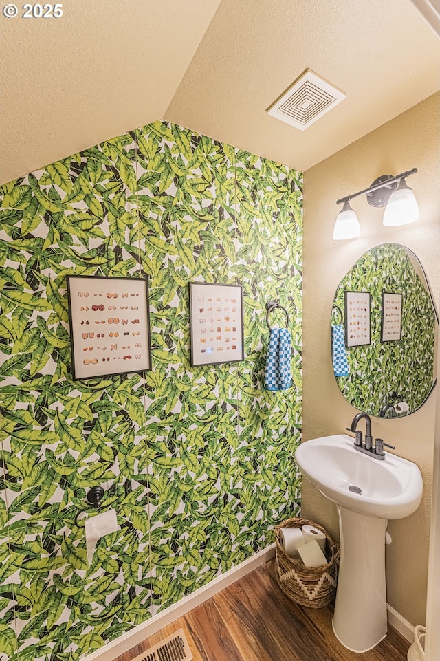 9511 NE 73rd St, Vancouver, WA 98662 - bathroom featuring wood finished floors and baseboards