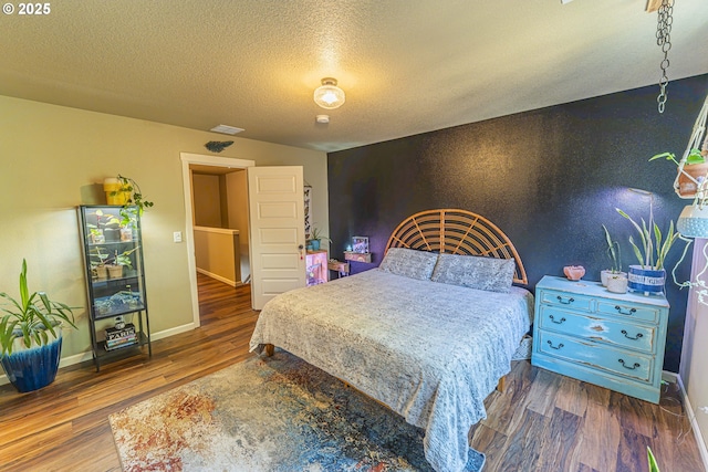 9511 NE 73rd St, Vancouver, WA 98662 - bedroom with wood finished floors and a textured ceiling