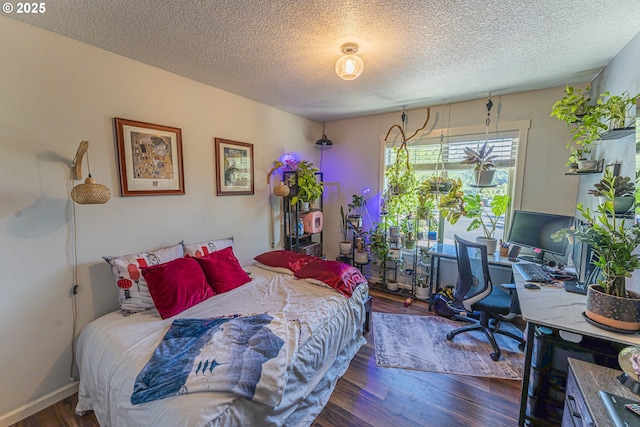 9511 NE 73rd St, Vancouver, WA 98662 - bedroom featuring wood finished floors, an office area, and a textured ceiling