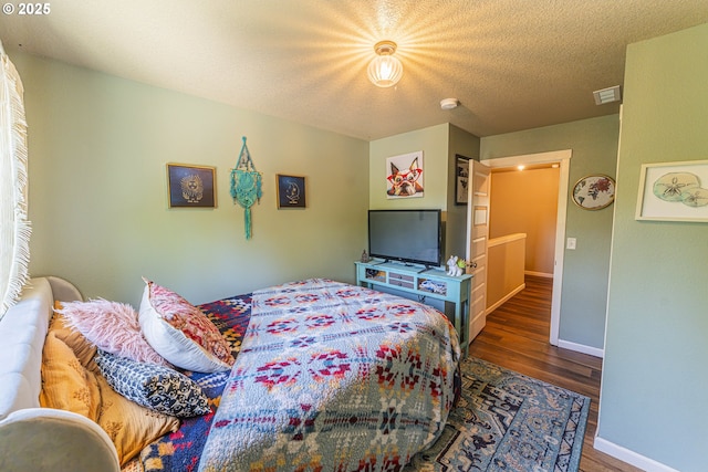 9511 NE 73rd St, Vancouver, WA 98662 - bedroom with wood finished floors and baseboards