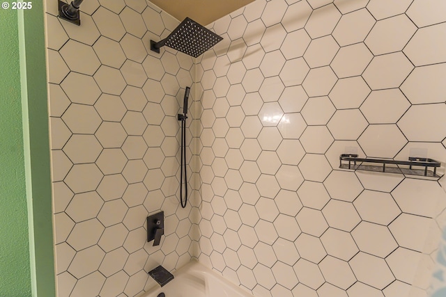 9511 NE 73rd St, Vancouver, WA 98662 - full bathroom featuring tiled shower / bath