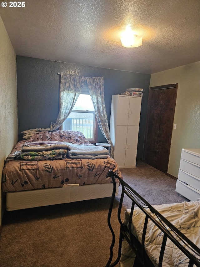 bedroom featuring carpet flooring and a textured ceiling