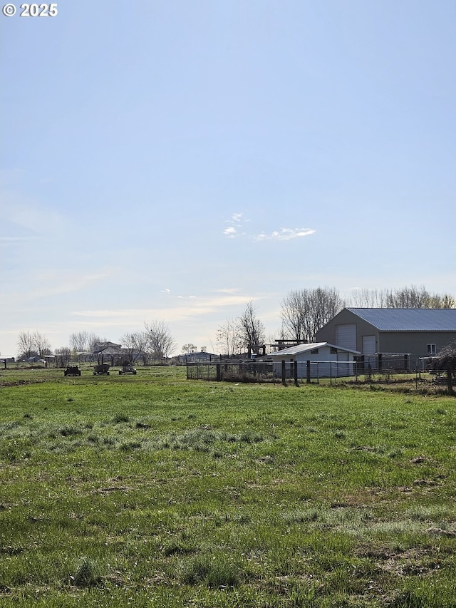 view of yard featuring a rural view