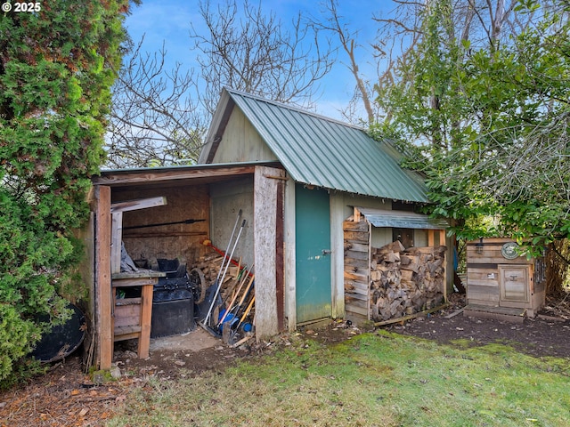 view of outbuilding