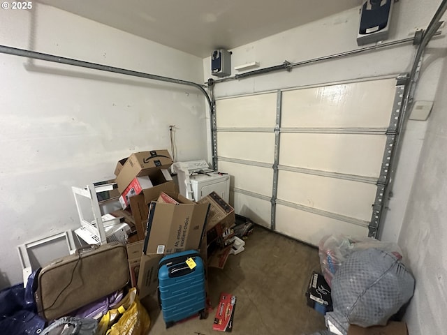 garage with washer / clothes dryer