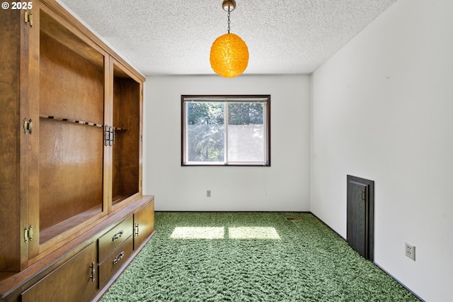 28410 S Beavercreek Rd, Mulino, OR 97042 - unfurnished bedroom featuring carpet and a textured ceiling