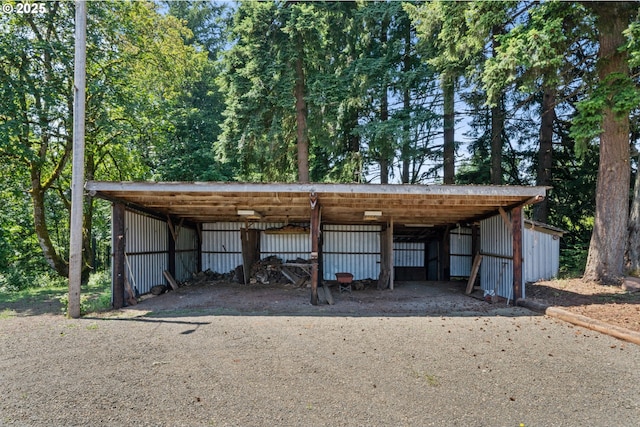 28410 S Beavercreek Rd, Mulino, OR 97042 - garage featuring a detached carport