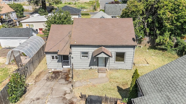 173 N Seneca Rd, Eugene, OR 97402 - view of front of property with an exterior structure, an outbuilding, entry steps, and a shingled roof