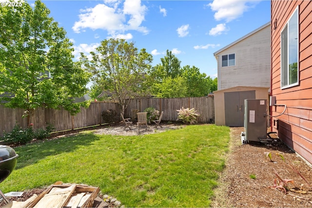 view of yard featuring a storage unit and an outdoor structure