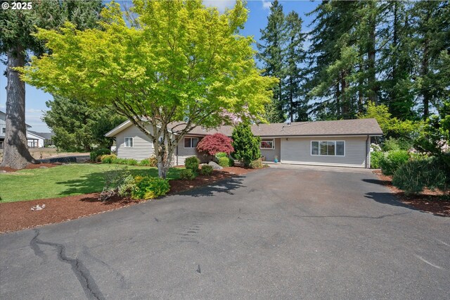 view of front of house featuring a front yard and aphalt driveway