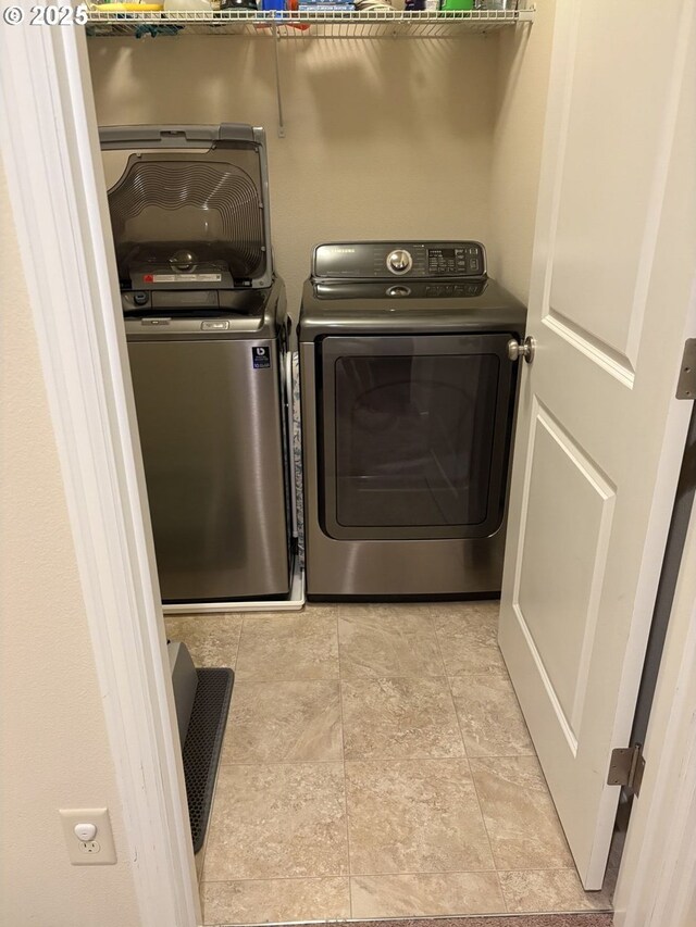 13622 SE Siskin Ln, Happy Valley, OR 97015 - laundry area featuring independent washer and dryer