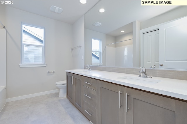 carpeted spare room featuring recessed lighting and baseboards