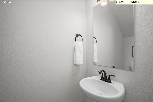 bathroom featuring a sink