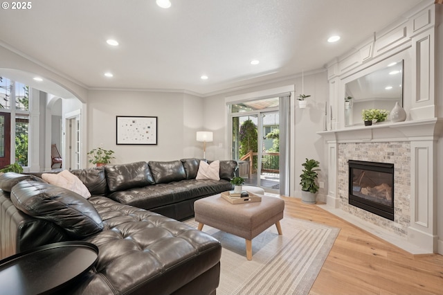 915 NE 36th Ave, Camas, WA 98607 - living area featuring healthy amount of natural light, light wood-type flooring, recessed lighting, arched walkways, and ornamental molding