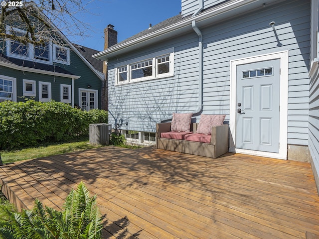 3310 NE 70th Ave, Portland, OR 97213 - view of wooden deck