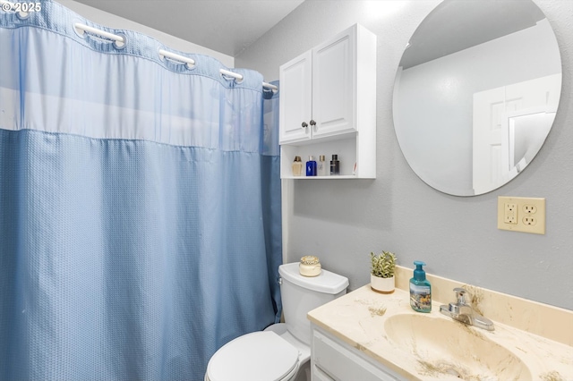 full bath featuring curtained shower, toilet, and vanity