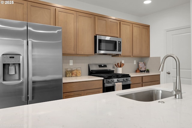 1033 Sommerville Loop, Harrisburg, OR 97446 - kitchen with stainless steel appliances, a sink, backsplash, brown cabinetry, and recessed lighting