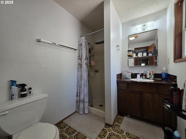 4545 Ridenour St, Roseburg, OR 97470 - bathroom featuring a shower with curtain, vanity, and a textured ceiling