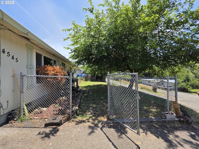 4545 Ridenour St, Roseburg, OR 97470 - view of yard with a gate