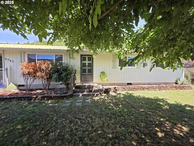 4545 Ridenour St, Roseburg, OR 97470 - view of front of home with crawl space and a front lawn