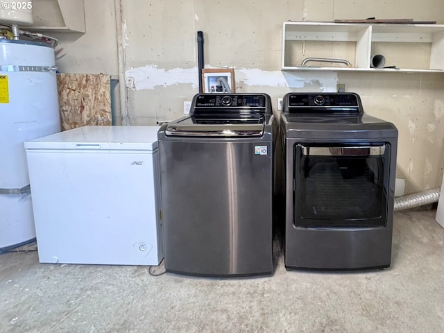 337 Spruce Dr, Brookings, OR 97415 - laundry room featuring strapped water heater and independent washer and dryer