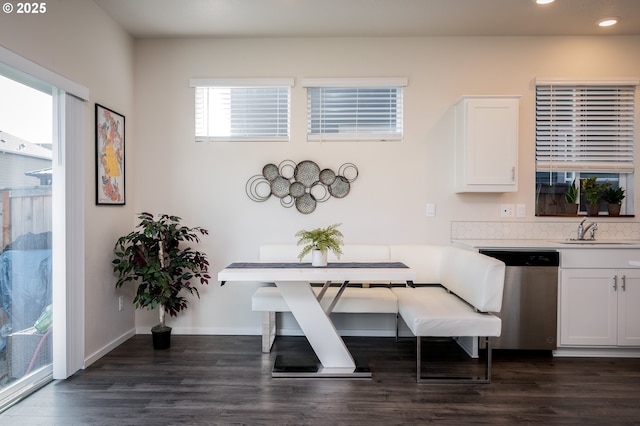 dining space with dark wood finished floors, recessed lighting, baseboards, and breakfast area