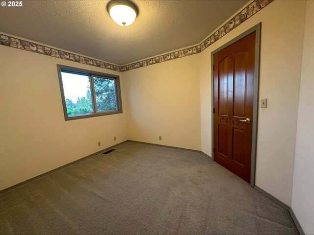 3115 Deer Trail Ln, Medford, OR 97501 - unfurnished bedroom with carpet floors, a textured ceiling, a closet, and visible vents