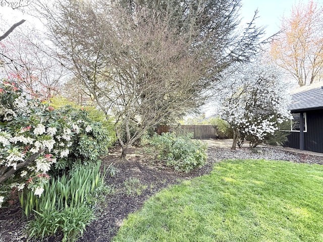 view of yard featuring fence