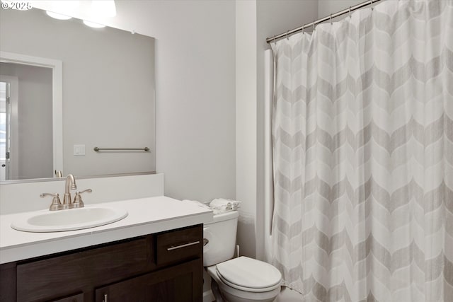 bathroom with a shower with curtain, vanity, and toilet