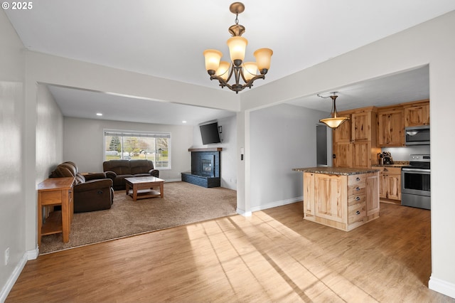 1524 SW 44th St, Pendleton, OR 97801 - kitchen with stainless steel appliances, open floor plan, a chandelier, baseboards, and a kitchen island