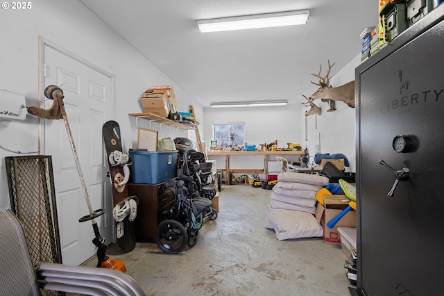 1524 SW 44th St, Pendleton, OR 97801 - view of garage