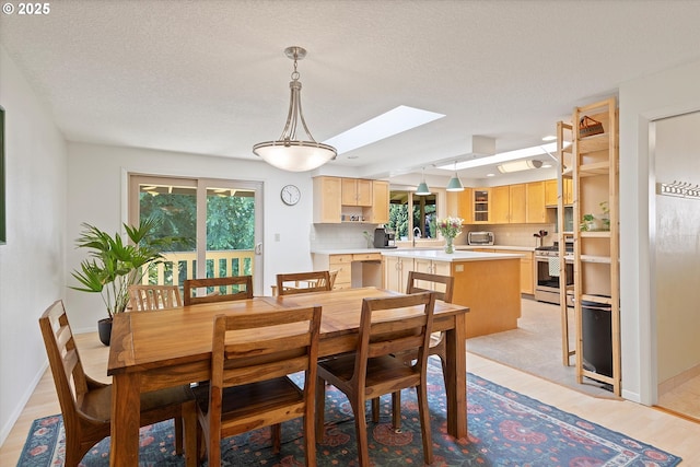 2320 SW Canby Ct, Portland, OR 97219 - dining area with plenty of natural light, a skylight, and a textured ceiling