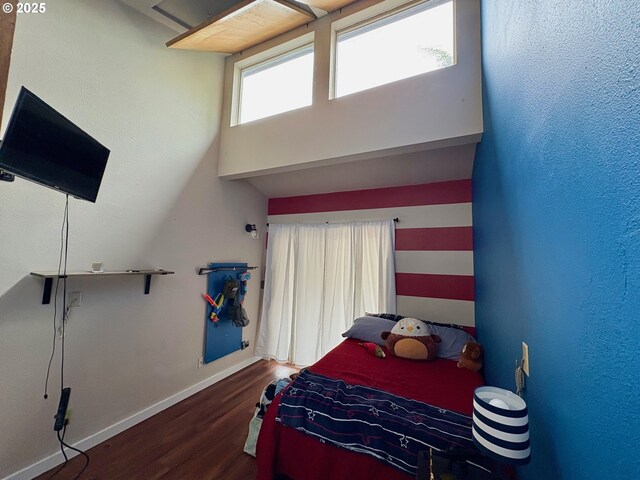 892 S 55th Pl, Springfield, OR 97478 - bedroom featuring wood finished floors, baseboards, and a high ceiling
