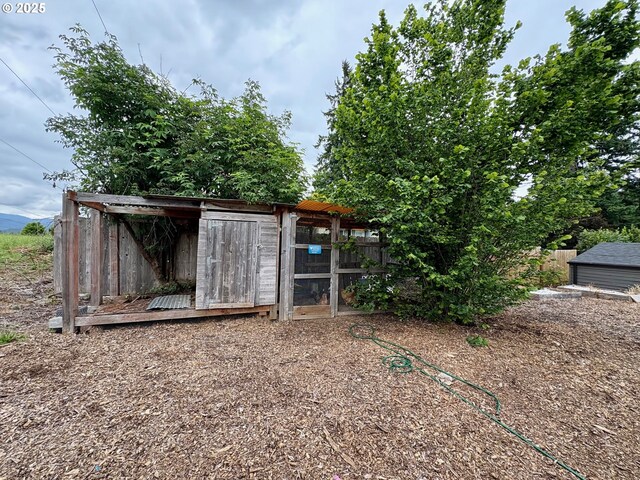 892 S 55th Pl, Springfield, OR 97478 - view of poultry coop