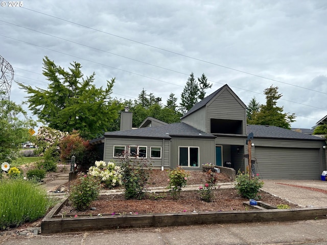 892 S 55th Pl, Springfield, OR 97478 - mid-century home with a garage, a chimney, and driveway