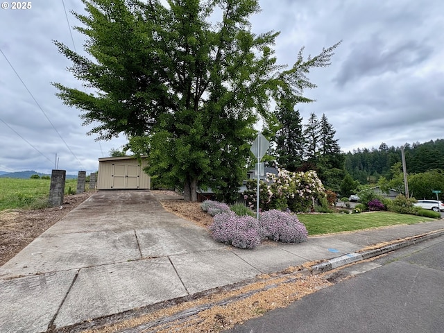 892 S 55th Pl, Springfield, OR 97478 - obstructed view of property with driveway