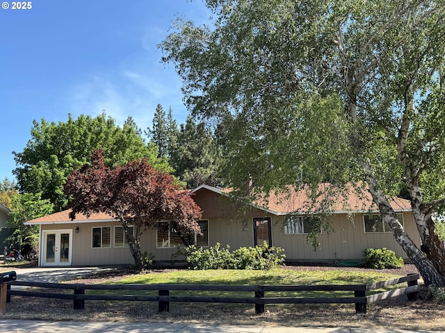 404 NE High St, Goldendale, WA 98620 - ranch-style home featuring french doors