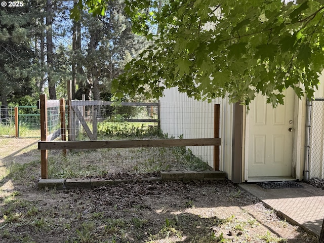 404 NE High St, Goldendale, WA 98620 - view of gate