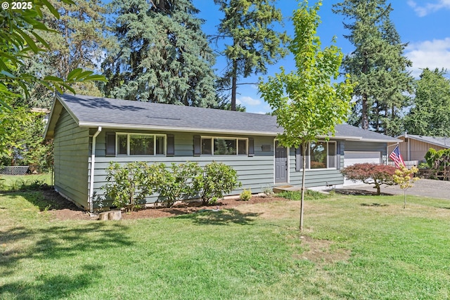 16880 Tracy Ave, Lake Oswego, OR 97035 - ranch-style house with a front yard, a garage, and roof with shingles